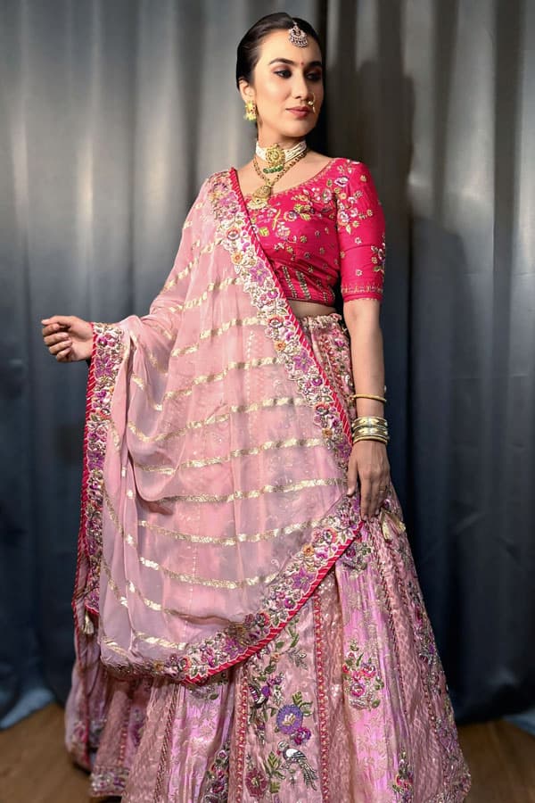 Lehengas-slide-img-02