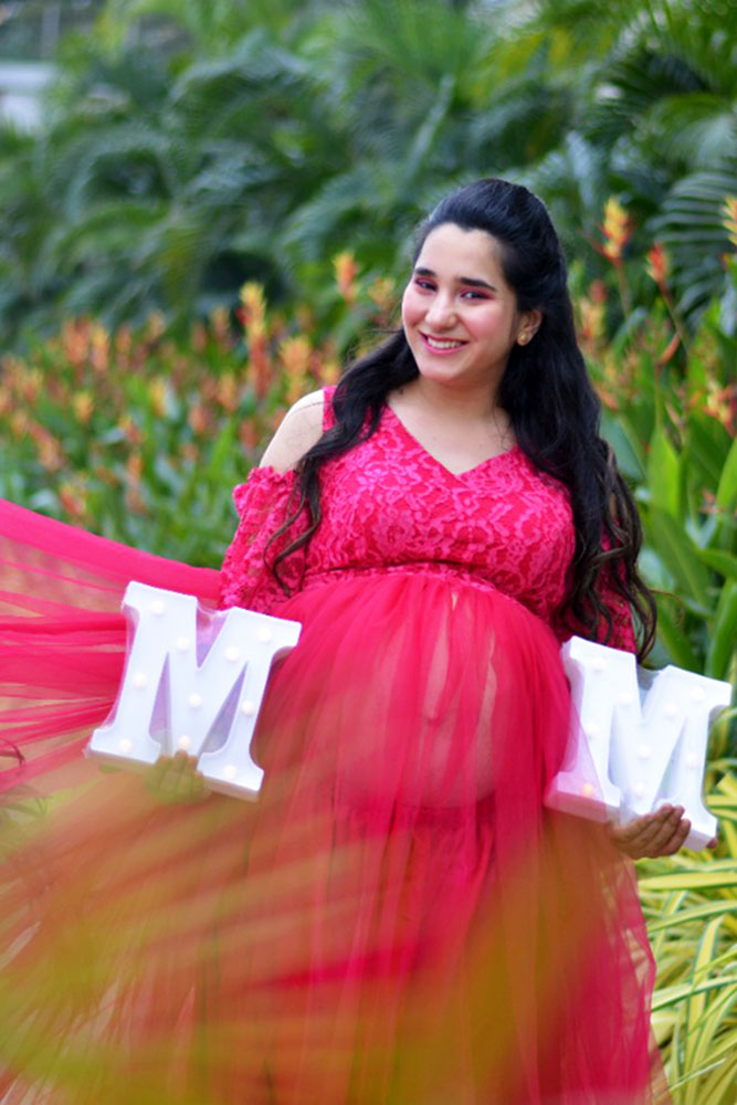 Rani Pink Net Maternity Trail Gown With Detachable Lace Sleeves
