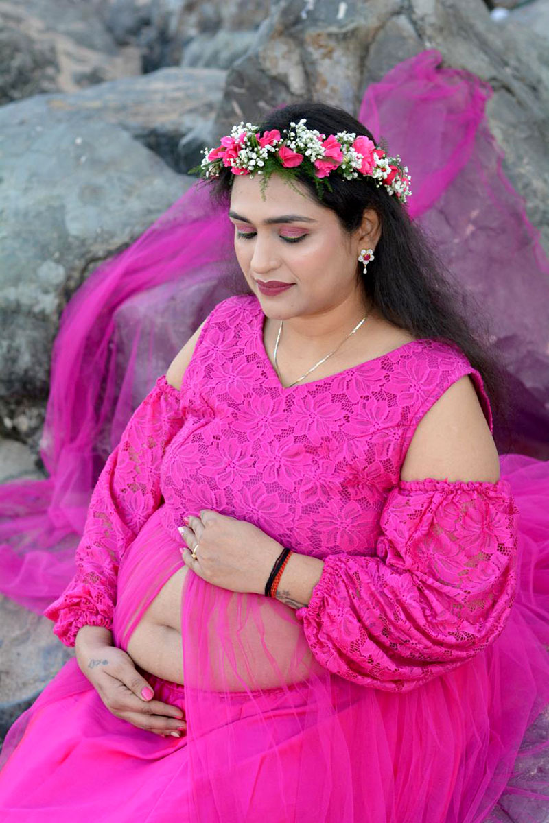 Rani Pink Net Maternity Trail Gown With Detachable Lace Sleeves - Image 3